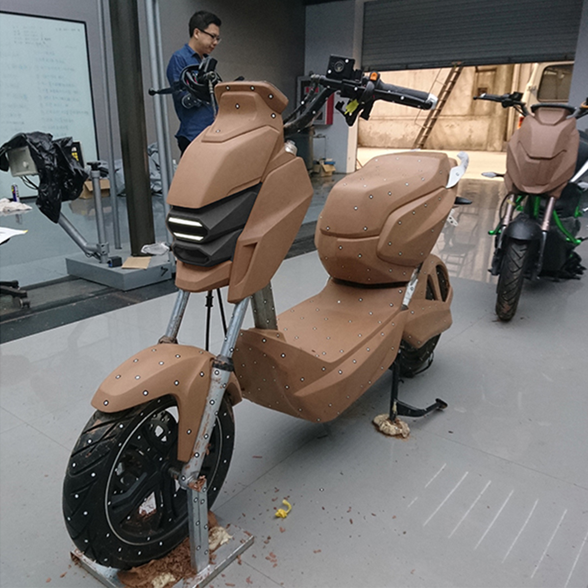 雅迪电动车联合木马共同打造x3电动车.